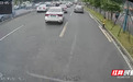 驾车遇街边迷路男孩 公交司机助其平安回家