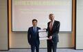 德国著名管理学者“隐形冠军之父”受聘温州理工学院名誉教授