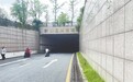 南昌新公园路隧道机动车与非机动车混行 存在安全隐患