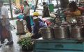 九江三里街菜场流动摊贩致通行不便 相关部门回应