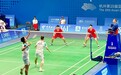 中国羽毛球男团晋级四强 观众现场高呼“中秋快乐”