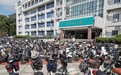 电动自行车多到大学校园堵车了