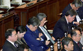岸田国会答辩时，5名自民党高官一起瞌睡
