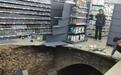 河南一超市开业次日地面塌出大洞