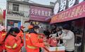 甘肃小伙异乡开拉面馆　连续六年请环卫工人吃面