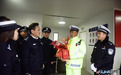 暖心劝离占道商贩的浮梁交警荣获二级嘉奖