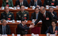 凤凰早报|“两高”一把手在全国人大会议上握手；拜登演讲现意外一幕