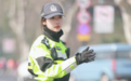 西湖边 这个杭州姑娘火了！每天与500斤的大家伙打交道
