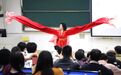 高校课堂成为赣剧“秀场”，背后有着怎样的故事?