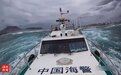 大风天气突发险情 海警紧急救助陵水3名受困渔民
