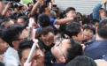 台立法机构爆发冲突！“场面相当失控”