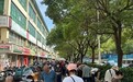南昌二七北路周末小摊贩占道经营 街边居民商户叫苦不堪