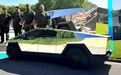亮瞎眼：特斯拉Cybertruck车身被抛光打磨后闪亮如镜