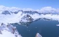 长白山天池已完全展露芳容 “夏”雪清凉风光旖旎