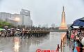 大雨中的南昌八一广场，这一幕幕震撼人心！