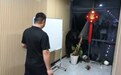 黑熊翻墙入资溪县一家矿泉水厂区 上演真实版“熊出没”