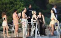 杜兰特被拍到与众多身材火辣的美女在海边度假