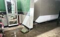 一下大雨地下车库就成了水帘洞！这个小区怎么了？