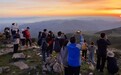 夜爬灵山，封闭景区竟成网红打卡地