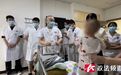 1岁男童腹中有个“小宝宝”，可见完整双手双脚