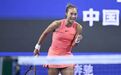 中国网球公开赛 郑钦文把她打哭了……