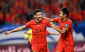 国足1-0领先！拜合拉木凌空抽射破门