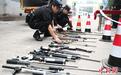 重庆警方集中销毁一批非法枪支及管制刀具