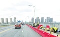 九江长江一桥桥面施工 过往车辆注意减速慢行（图）