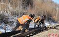 大兴安岭地区：天冷保畅通 “钢轨医生”为75公里铁路“松骨”