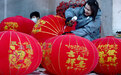 赶制灯笼迎新年