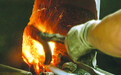 “百炼钢”纯手工锻造“绕指柔”　守艺人玩转打铁飞花