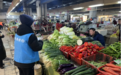 年关守护（2025）｜湖南张家界：食品快检进市场 让您吃上“放心菜”