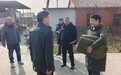 定远县政协副主席慰问七里塘学校困难教师