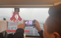 他们在高铁上讲雷锋的故事......