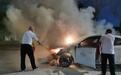 教练车突发自燃 南昌三名公交司机接力救援