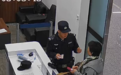 暖“心”闻：这一抱　让有困难找警察具象化了