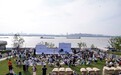 特稿·梁平｜南京江心洲“灯塔落日音乐会”，在江风浪涛的陪伴下远行