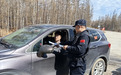 延边边境管理支队双目峰边境检查站积极服务五一期间G331沿线辖区游客