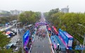 2025新疆奎屯兵地融合半程马拉松暨中国田径协会10公里精英赛（奎屯站）鸣枪起跑