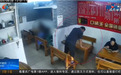 游客重庆就餐突发噎食，餐馆老板用防窒息急救器成功施救