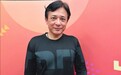 演员胡鸿达荧幕前反派形象深植人心，现实照顾瘫母13年