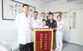 8岁男孩玩滑梯受伤致双眼视神经受损　医生提醒快码住