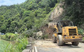 黄山公路部门5小时成功抢通山体滑坡阻断路段！