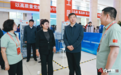 孙成坤在黑龙江技师学院调研