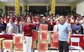 “书”送爱心　这儿的学生收到双重礼包