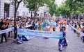 “中俄华彩共游”主题巡游活动在中央大街举行