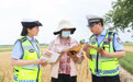 守护“粮”辰美景　崆峒把交规知识送到田间地头