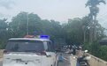 琼海一大货车疑刮倒摩托车，导致一死一伤