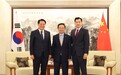 韩国亚太经济人协会青年委员长池仁泰与安养市市长崔大镐一同拜访中国驻韩大使馆