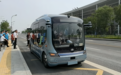 济南首条L4级自动驾驶公交首秀体验：很抢眼！像在科幻电影里！